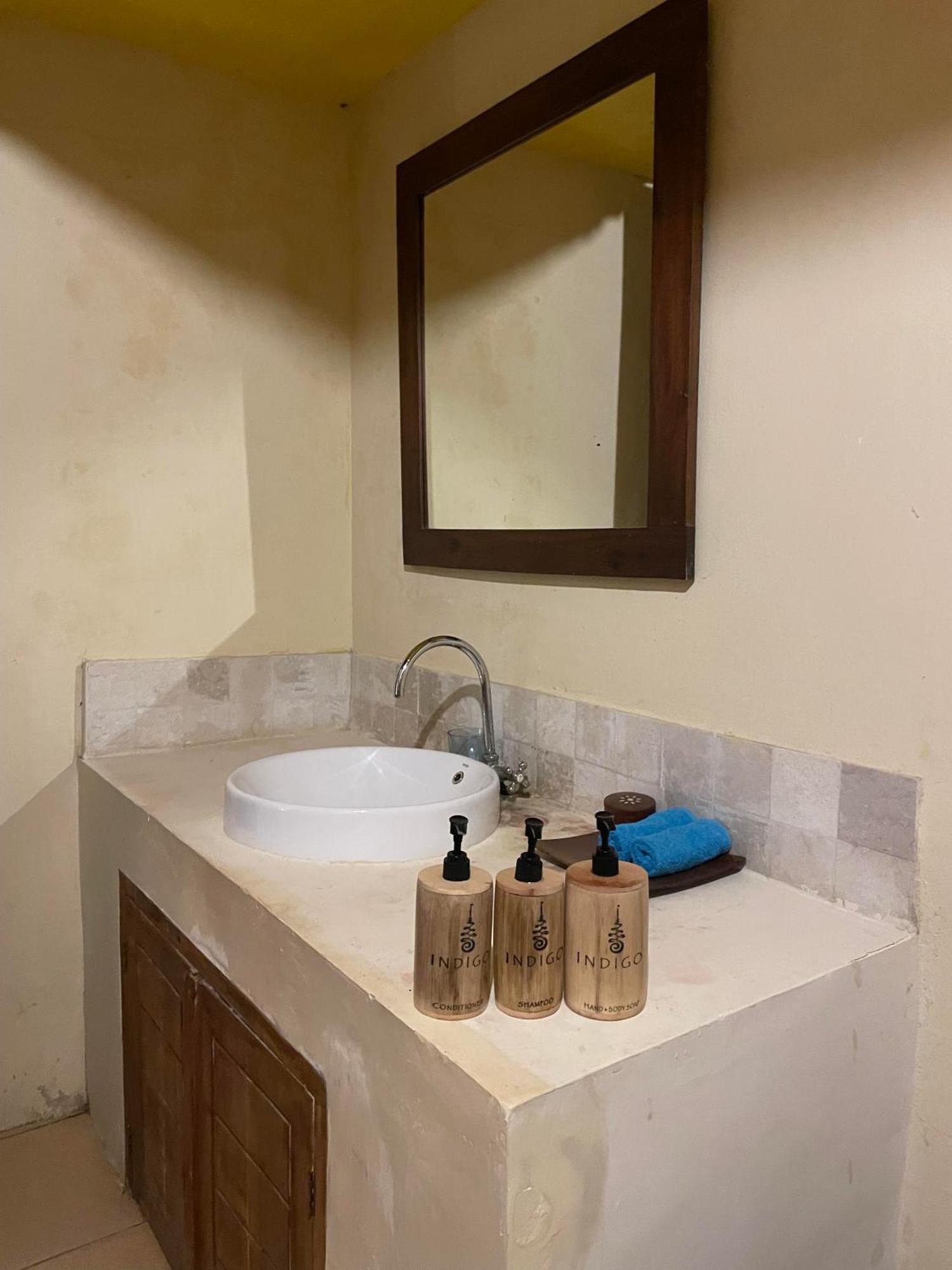 Indigo Bungalows Gili Trawangan Buitenkant foto